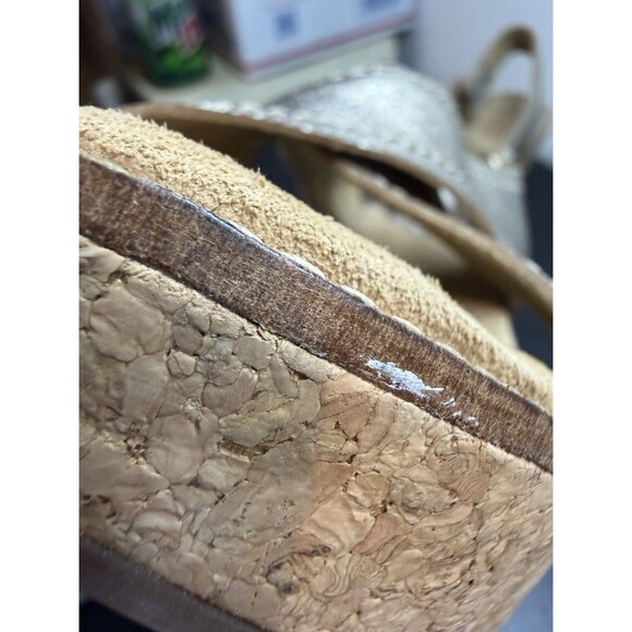 Clarks Wedge Sandals Womens Size 7 Aisley Tulip Gold Metallic Leather - Picture 12 of 12